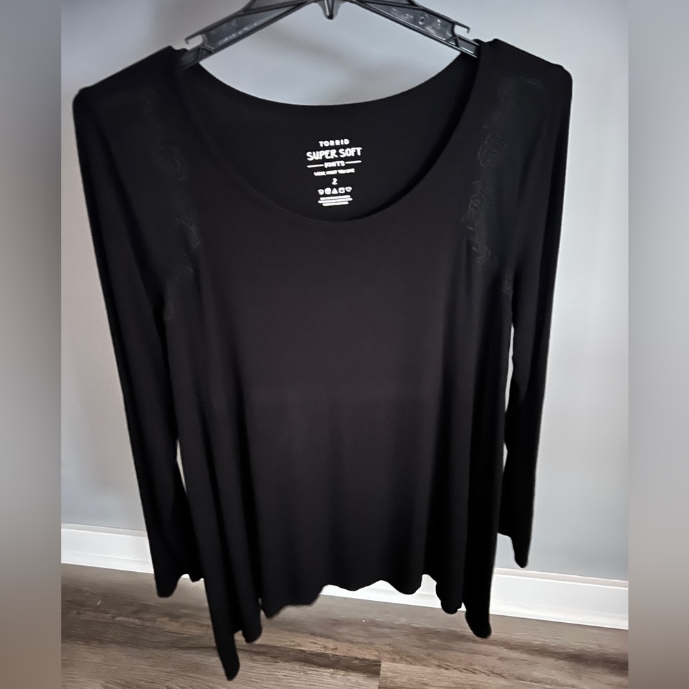 Torridβ Super Soft Knits Black lace detail long sleeve tunic size 2